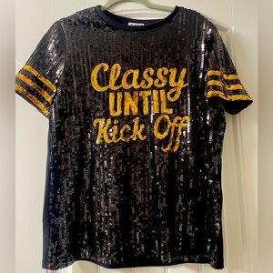 NWT CLASSY UNTIL KICKOFF
Black and gold sequin top
Size MEDIUM